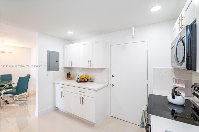 Building Photo - 2780 NE 183rd St