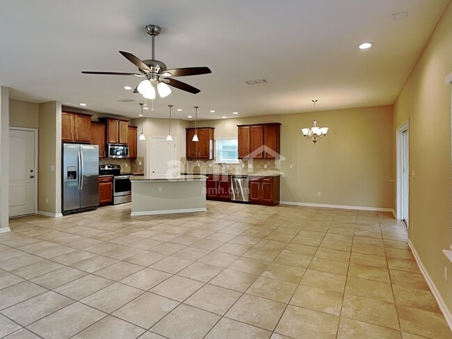 Building Photo - 332 Silver Glen Ave