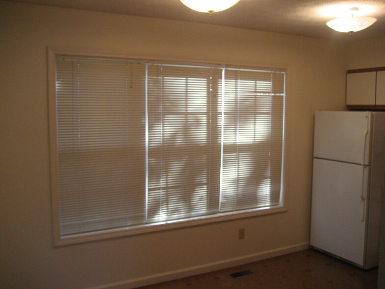 Building Photo - 1826 Lower Ridgewood Blvd