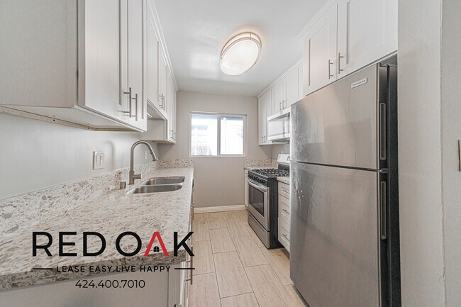 Building Photo - 819 N Edinburgh Ave