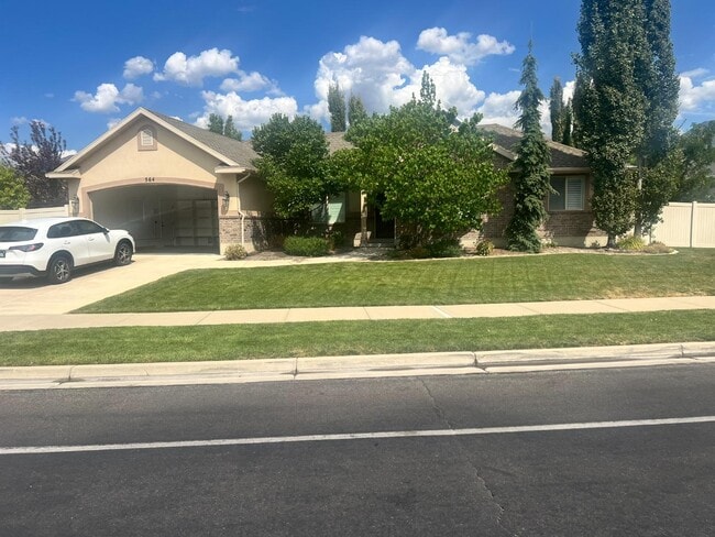 Primary Photo - 564 Spring Meadow Ln