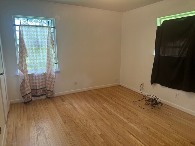 Building Photo - 6003 Heatherbrook Dr