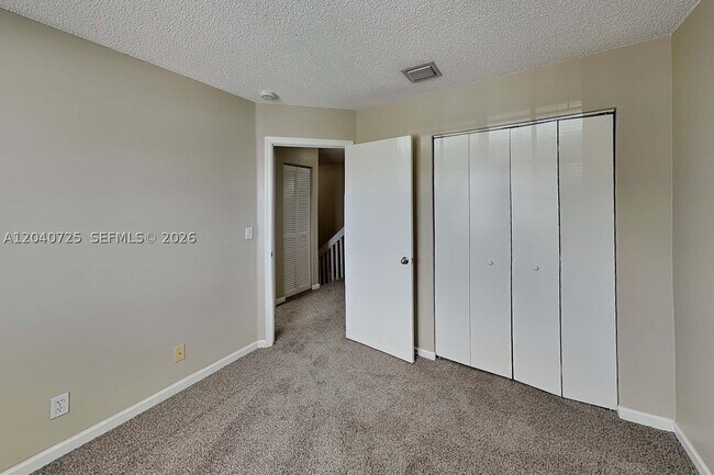 Building Photo - 4728 SW 13th Pl
