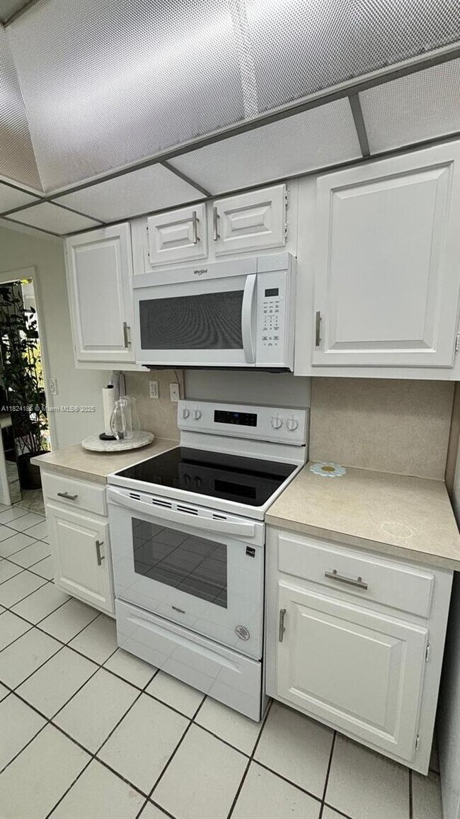 Building Photo - 1121 Crandon Blvd