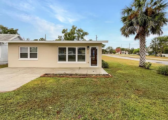 Building Photo - 901 12th St