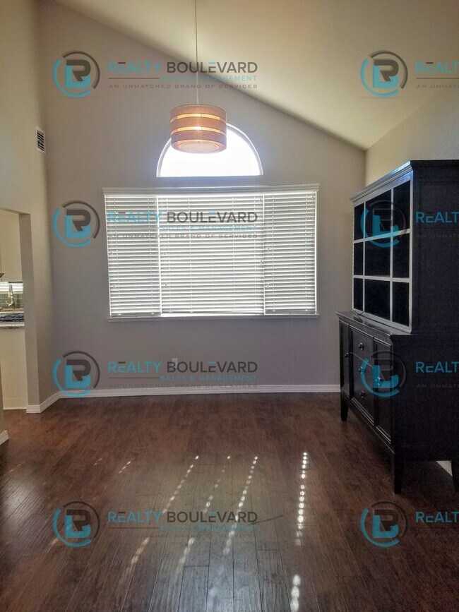 Building Photo - 1/2 MONTH FREE!! Amazing 4 Bedroom 2.5 Bat...