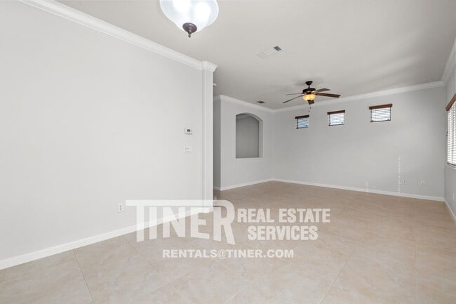 Building Photo - 1707 Grey Bunny Dr