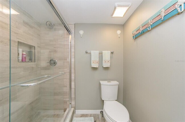 Building Photo - 690 Island Way