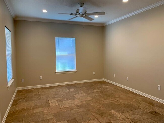 Building Photo - 1014 Roxella St