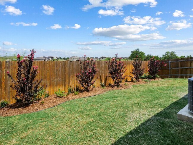 Building Photo - Greenbelt Home in San Marcos