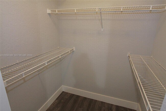 Building Photo - 2803 N Oakland Forest Dr