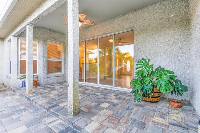 Building Photo - 7 Deerwood St