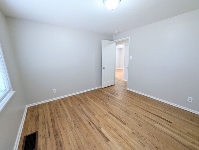 Building Photo - 3 bed 1 bath home in Aurora