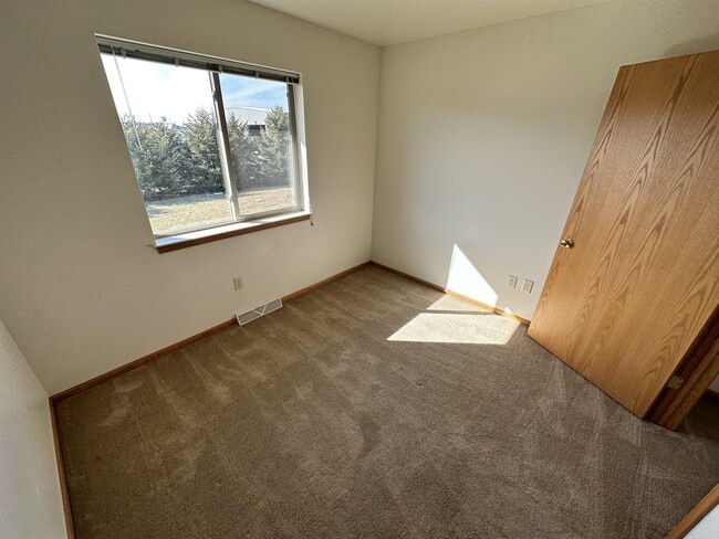 Building Photo - 132 Sater St