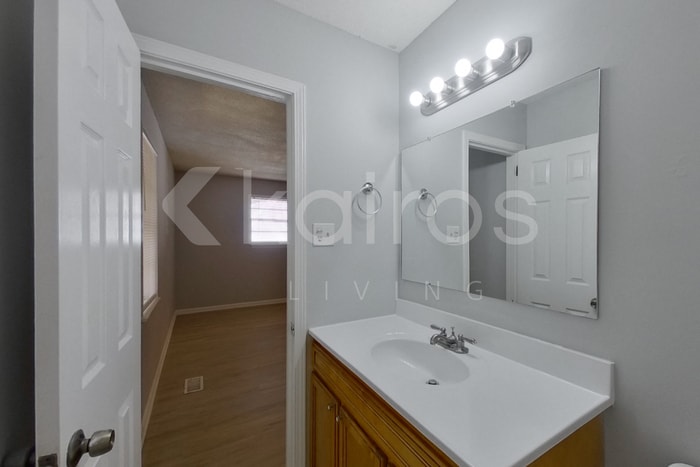 Building Photo - 1945 Croydon Cir