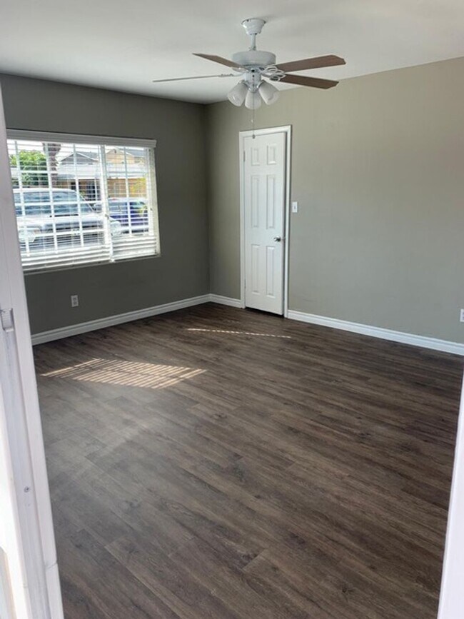 Building Photo - Huge 7 bed 3 bath house on Adobe  (Lease o...