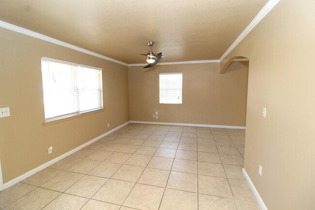 Building Photo - 709 N 12th Pl