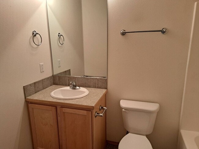 Building Photo - Single Level 3 Bed/2 Bath Home in SE Bend - Conifer Ave