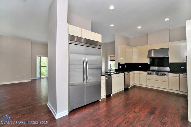 Building Photo - 1501 S Prairie Ave