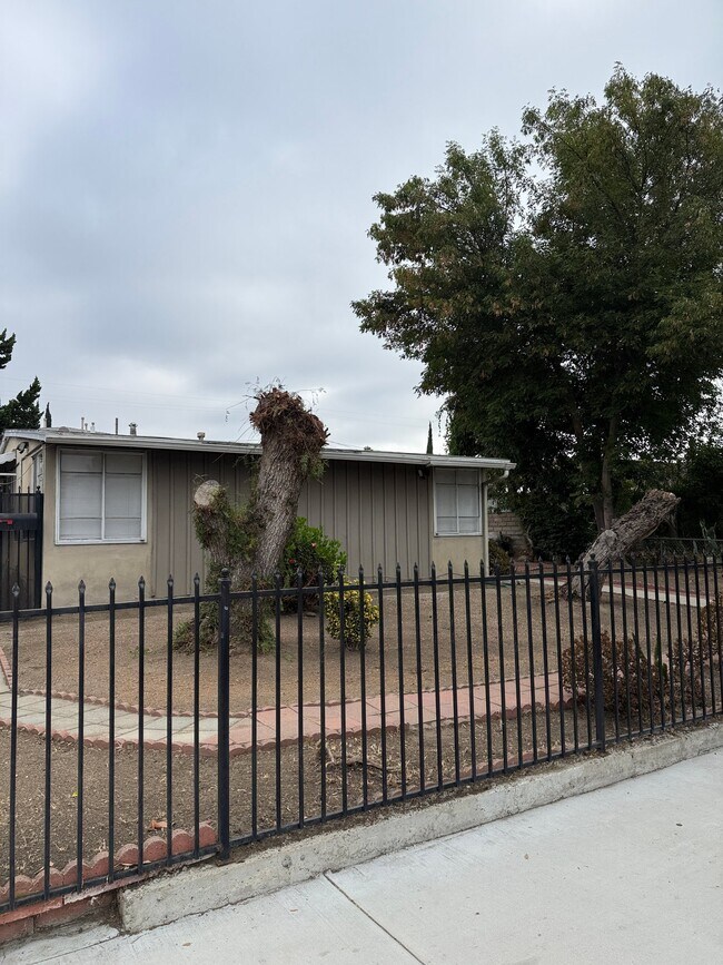 Building Photo - 14259 Roscoe Blvd