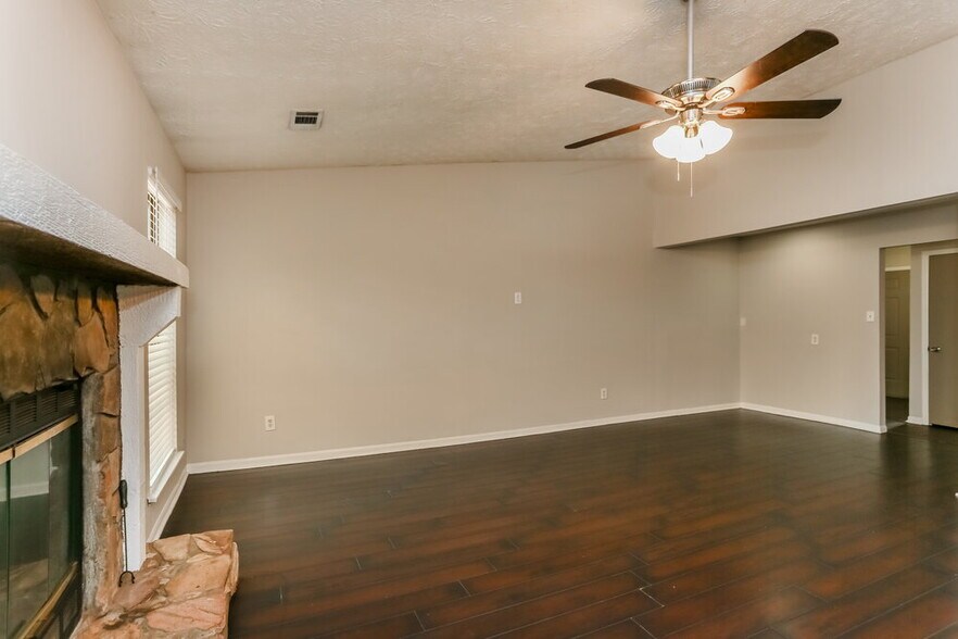 Building Photo - 3747 Willow Wood Way NW