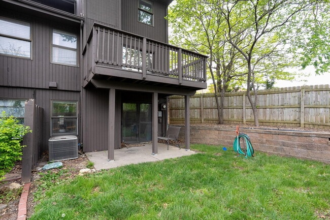 Building Photo - 2200 Bushnell Dr