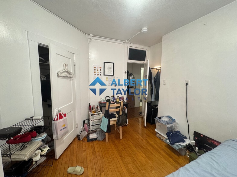 Building Photo - 172 Endicott St