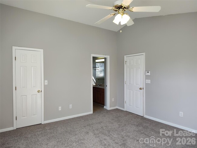 Building Photo - 10000 Dunfries Rd