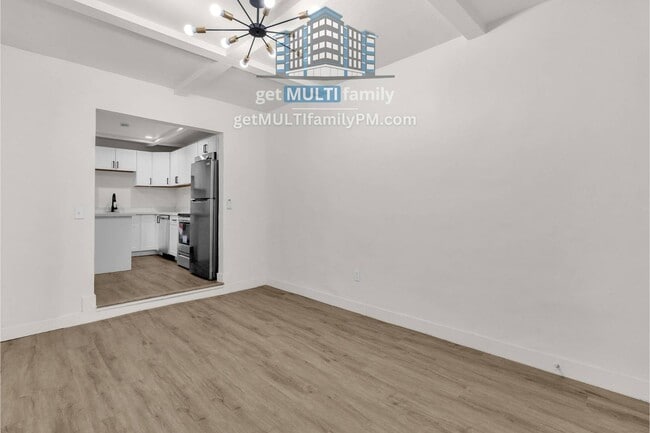 Building Photo - 325 N 17th Dr