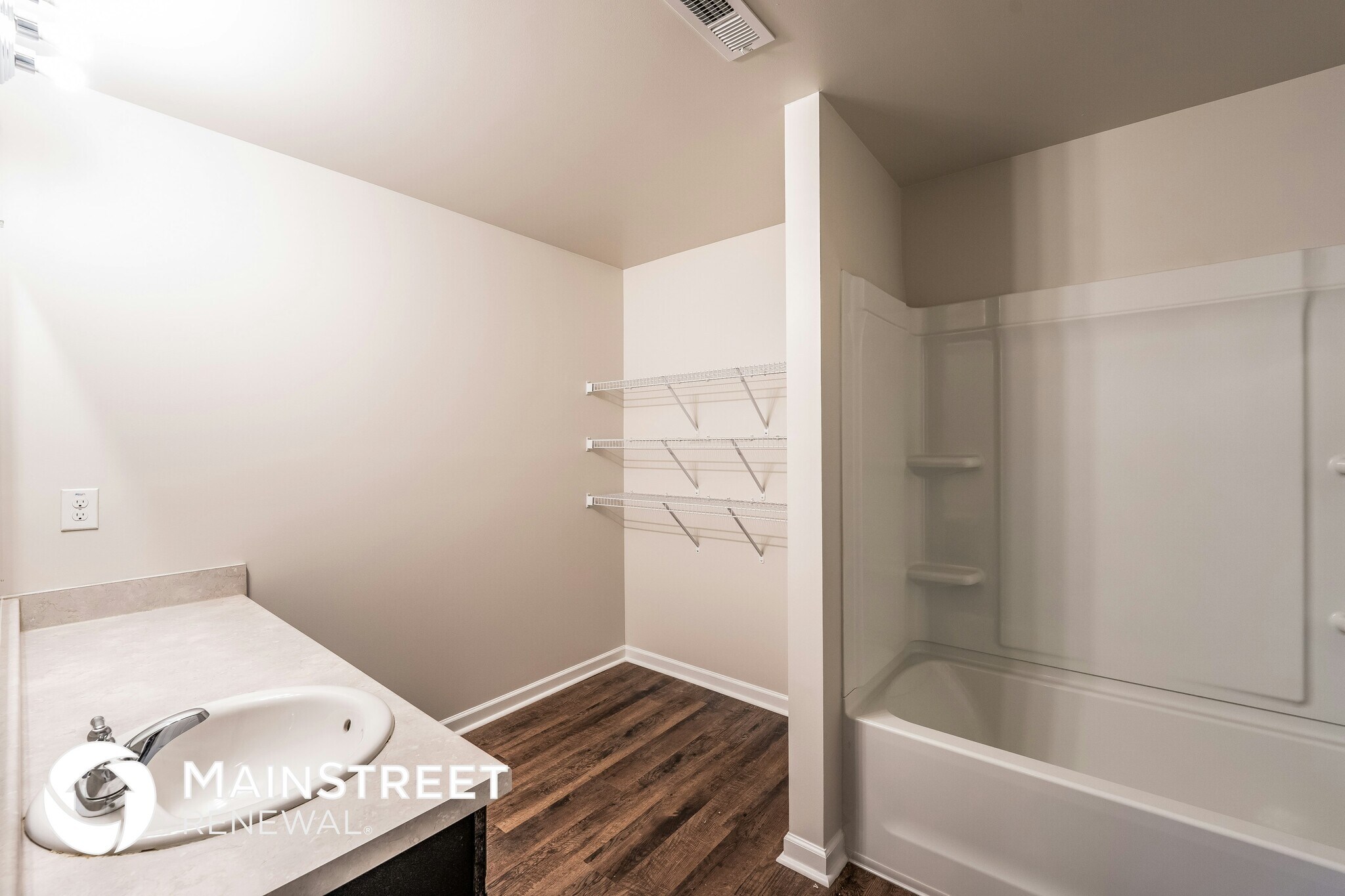 Building Photo - 461 Woodland Trl