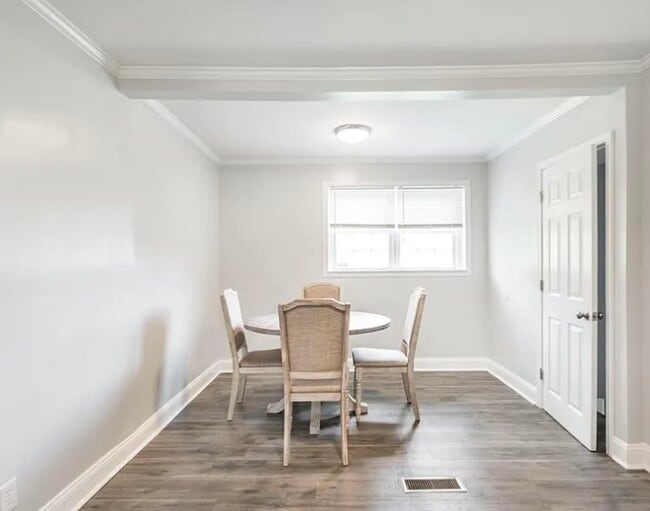 Building Photo - 4260 Villa Ave