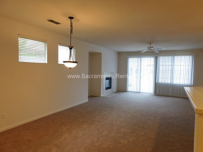 Building Photo - Spacious Elk Grove 3bd/2ba House with 2 Ca...