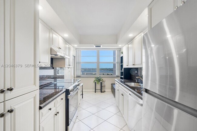 Building Photo - 18031 Biscayne Blvd
