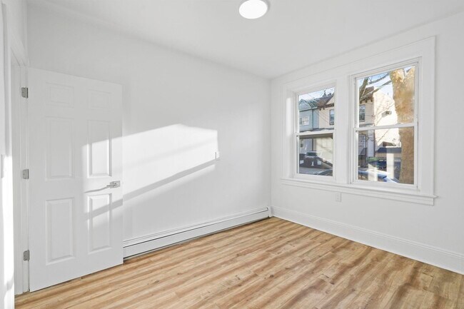 Building Photo - 5 Lienau Pl