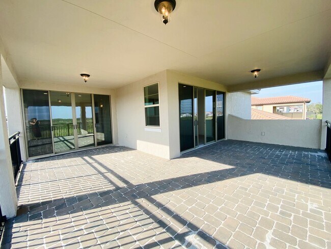Building Photo - Luxury house for rent