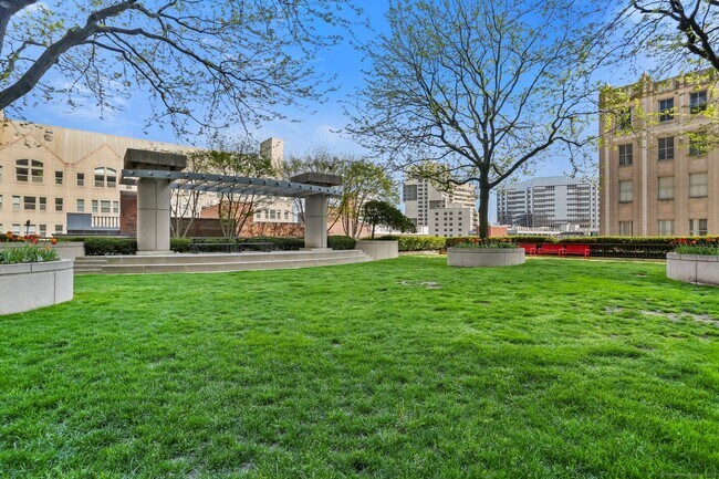 Building Photo - 127 Greyrock Pl