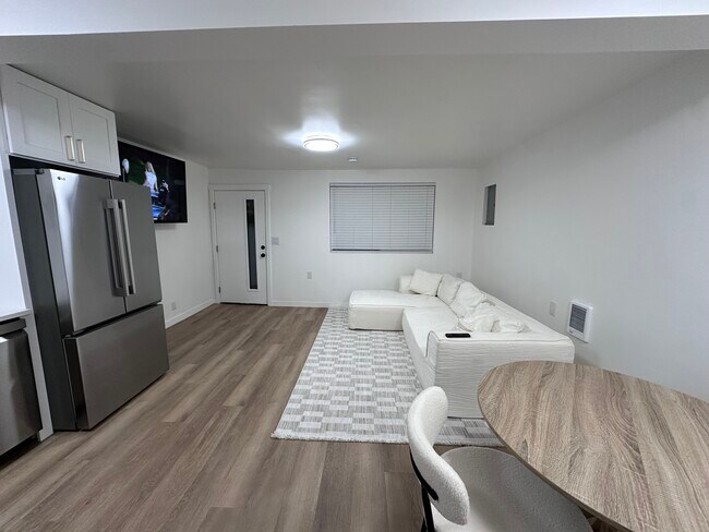 Building Photo - 1747 NE 147th St