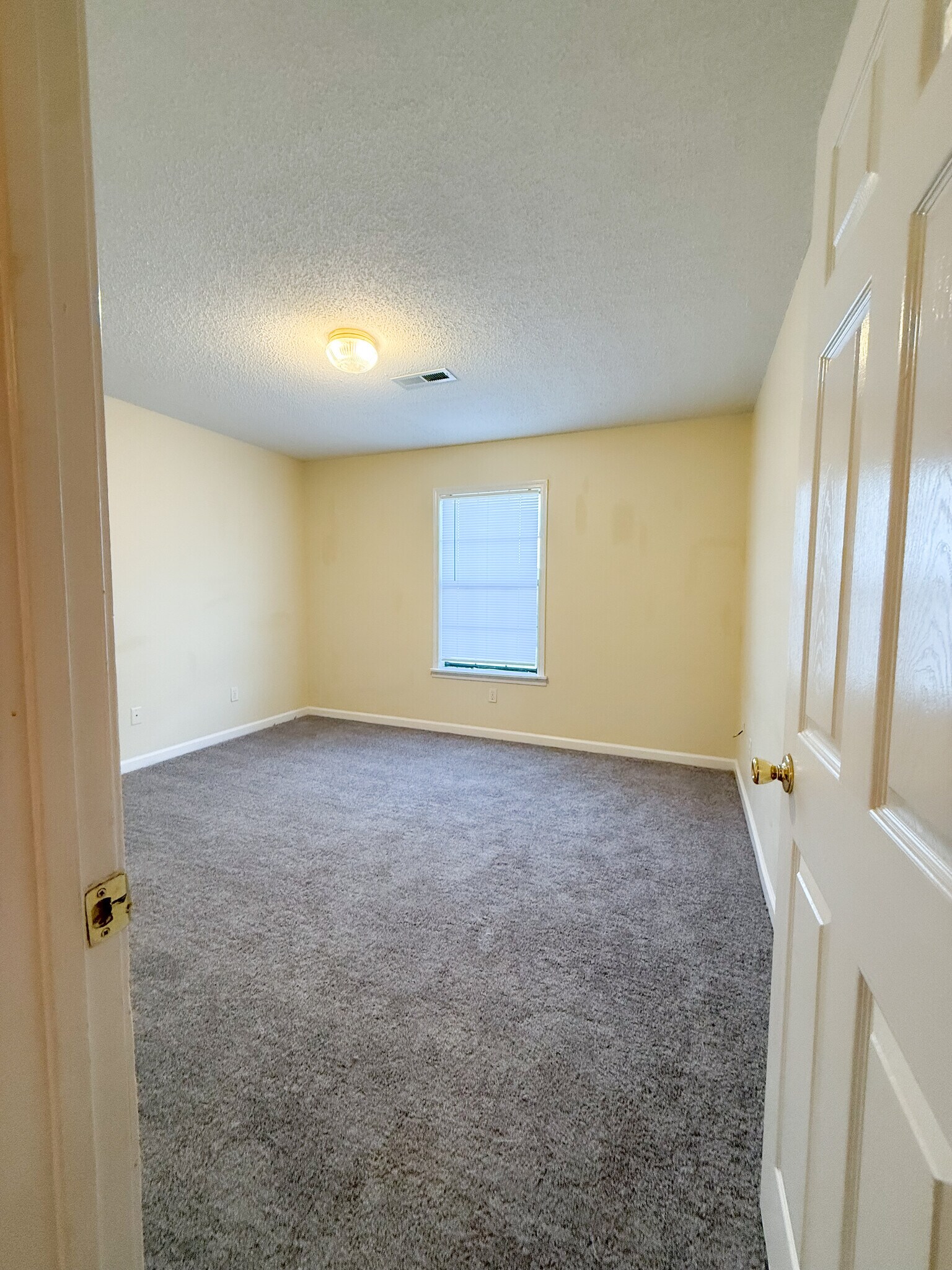 Building Photo - 412 E Pershing Ave