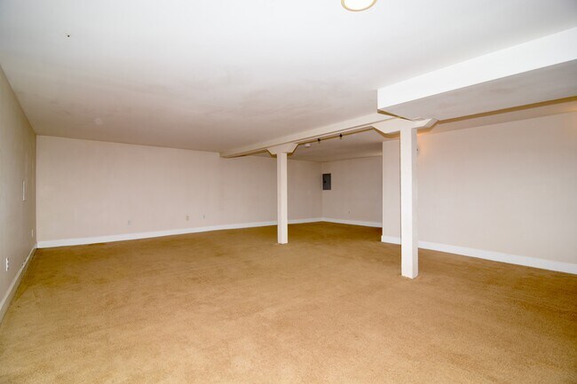 Building Photo - 1615 SE 36th Ave