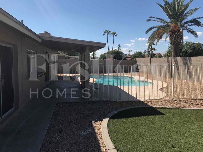 Building Photo - 4818 W Christy Dr