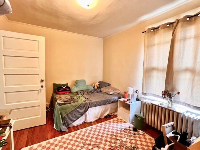 Building Photo - Charming 1920's Single family home near Scott Stadium & UVA for Rent