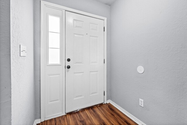 Building Photo - Pioneer Ln Duplex