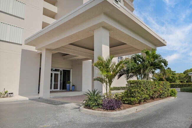 Building Photo - 5049 N Hwy A1A