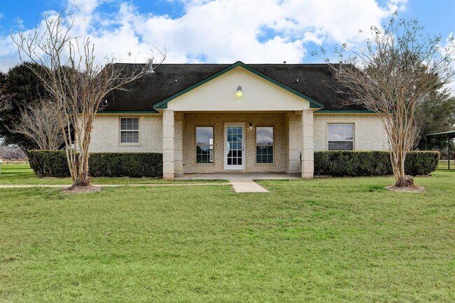 Building Photo - 1020 Thompson Oil Field Rd