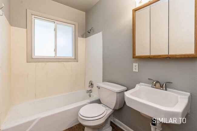 Building Photo - 3420 SW 8th St