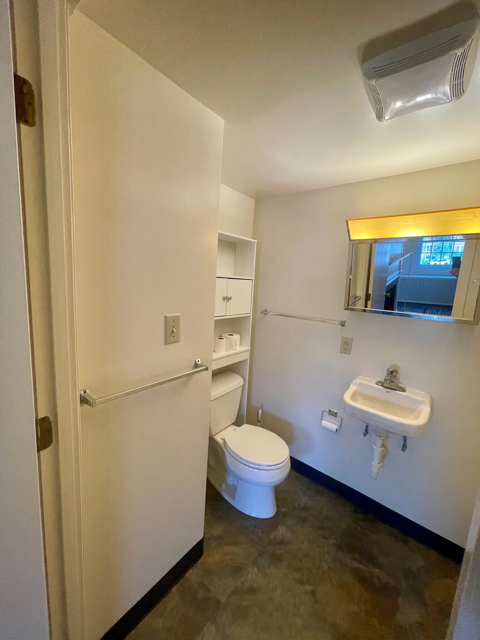 Full bath #1 - 25 7th St