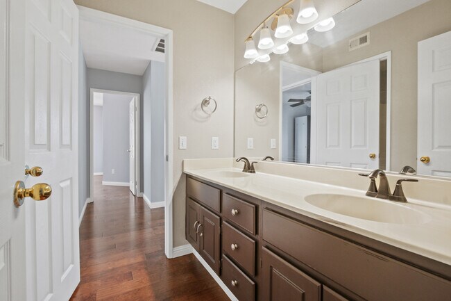 Building Photo - 3364 Centurion Pl