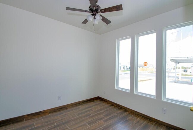 Building Photo - 3012 West Dr