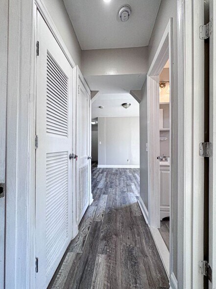 Building Photo - 4630 Hillside Rd SE