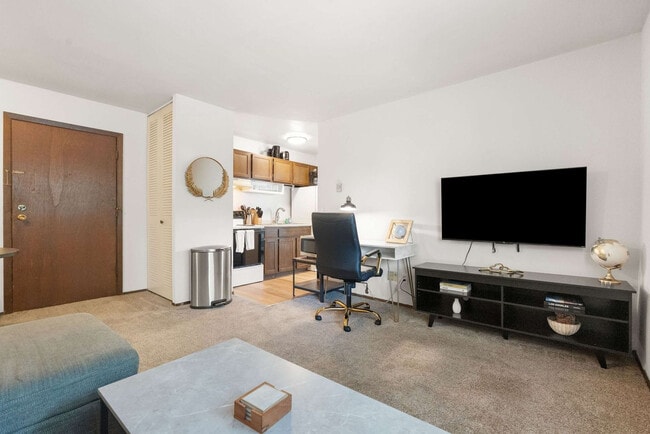 Building Photo - 2601 University Ave